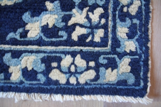 Seat mat China 19th century Wool on Cotton
good condition Sitze: 63x61cm                      