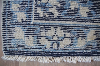 Seat mat China 19th century Wool on Cotton
good condition Sitze: 63x61cm                      