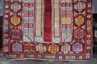 Karapinar central Anatolia End of 19th century / Early 20th century Wool on wool. 
Good condition for ist age a similar piece see pictures.
Size: 155x117cm 
Price: 550€      