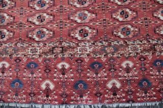 beautiful Tekke Chuval Turkmenistan 19TH Century Very good condition according to age,
with minor restorations. absolute colllector's 
Size: 120x75cm 
Price: 1650€ + Post           