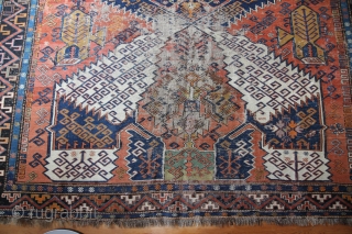 Dragon Sumagh East Caucasus Around 1900
Wool on Wool Age and Wear
Size: 300 x 225 cm                  