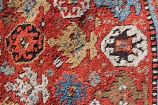 Wonderful East Anatolian Kurdisch rug circa 1900
brulliant shiny colors glassy wool good condition.
Size: 300x145cm                   
