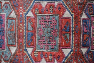 Yürük Anatolien early 20th century 270 x 122 cm, wool on wool, condition very good.

                  