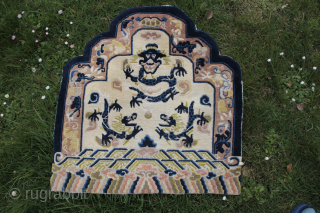 Peking China very good condition 
Size: 75x73cm 
Price: 250€                        