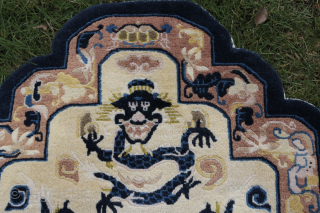 Peking China very good condition 
Size: 75x73cm 
Price: 250€                        