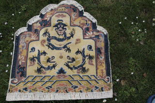 Peking China very good condition 
Size: 75x73cm 
Price: 250€                        