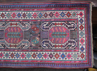 Lenkoran - Talisch Area Caucasus around 1900 Repair sites Pages re-wrapped in generally
good condition.
Size:266x117cm
Price: 1500€