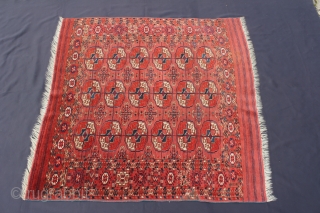 Beautiful Teke antique around 1880
Wool on Wool Naturslcolor, 
Very good condition.
Size: 116x114cm                     