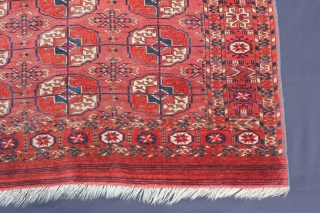 Beautiful Teke antique around 1880
Wool on Wool Naturslcolor, 
Very good condition.
Size: 116x114cm                     