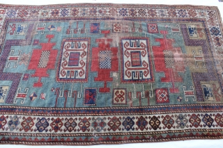  

KARACHOV KAZAK Cazcasus, 18TH  CENTURY
Wool on Wool Naturalcolor,with sigms of age and use wear 
Size: 247x148cm               