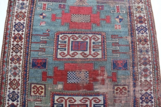  

KARACHOV KAZAK Cazcasus, 18TH  CENTURY
Wool on Wool Naturalcolor,with sigms of age and use wear 
Size: 247x148cm               