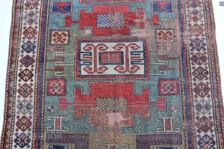  

KARACHOV KAZAK Cazcasus, 18TH  CENTURY
Wool on Wool Naturalcolor,with sigms of age and use wear 
Size: 247x148cm               