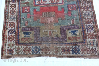  

KARACHOV KAZAK Cazcasus, 18TH  CENTURY
Wool on Wool Naturalcolor,with sigms of age and use wear 
Size: 247x148cm               