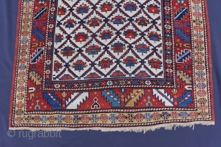 Schirwan Antique 19th century
Wool on Wool with natural colors
very good and almost intact condition.
Size: 149x198cm                  