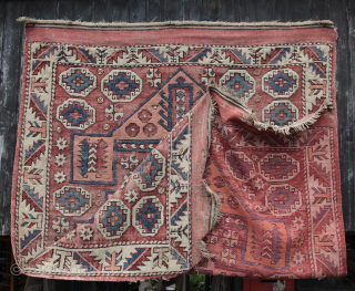 Bergama Western Anatolia End of 19th century, Collor parts corroded.
Size: 209x152cm 
                     