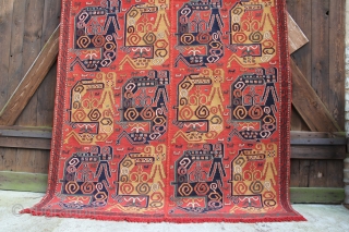 Dragoon Sumak Azerbaidschan 20th century, wool on wool, narural Colours, excellent condition, size: 2,57 x 1,80 m                