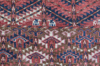 Tekke Engsi 19th century Very good condition
Size: 150x127cm
Price: 1300€                        