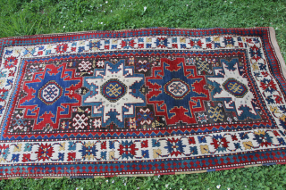 Leshgi? Kuba? Kasak Caucasus around 1900 wool on wool beautiful bright natural color,
original condition all around, Verygood condition.
Size: 240x120cm              