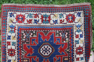 Leshgi? Kuba? Kasak Caucasus around 1900 wool on wool beautiful bright natural color,
original condition all around, Verygood condition.
Size: 240x120cm              