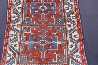 Bergama Western Anatolia around 1920
Wool on Wool Good condition
Size: 130 x 96 cm                    