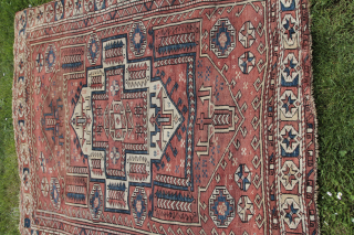 Bergama Vestern Anatolia End of 19th Century woll on wool Natural color Good condition for ist age
Size: 205X180 cm 
Price: 390 €           