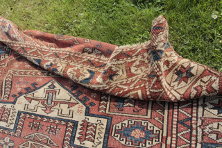 Bergama Vestern Anatolia End of 19th Century woll on wool Natural color Good condition for ist age
Size: 205X180 cm 
Price: 390 €           