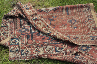 Bergama Vestern Anatolia End of 19th Century woll on wool Natural color Good condition for ist age
Size: 205X180 cm 
Price: 390 €           