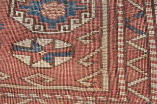 Bergama Vestern Anatolia End of 19th Century woll on wool Natural color Good condition for ist age
Size: 205X180 cm 
Price: 390 €           