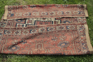 Bergama Vestern Anatolia End of 19th Century woll on wool Natural color Good condition for ist age
Size: 205X180 cm 
Price: 390 €           
