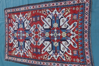 Tschelabert-Karabagh 19th century
good conddition
Size: 220x139cm                            