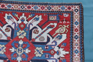 Tschelabert-Karabagh 19th century
good conddition
Size: 220x139cm                            