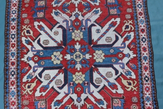 Tschelabert-Karabagh 19th century
good conddition
Size: 220x139cm                            