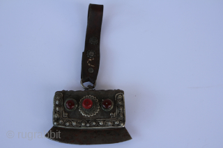 Antique Tibetian Leather Flint Case and Fire Striker. 18th - 19th Century. Beautiful and primitive. size is in centimeter, please look at the fotos.         