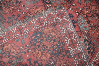 Ersari Maincarpet 2,38 x 1,77 m, Turkmenistan before 1800, condition good, partly low pile, original side but not complete,              