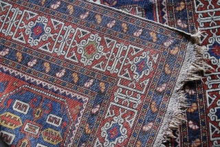 Kuba-Konagkend 18th century 1,63 x 1,23 m, condition with fair areas of low pile, wool on wool, no repair              