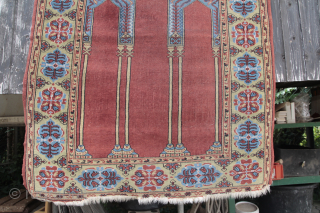 Central Anatolia Ladik evenly thin pile generally good condition
Size: 139x100cm                       