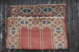 Central Anatolia Ladik evenly thin pile generally good condition
Size: 139x100cm                       