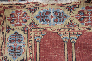 Central Anatolia Ladik evenly thin pile generally good condition
Size: 139x100cm                       