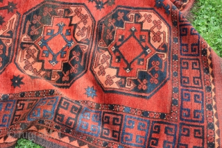 Ersari mani carpet antique around 1900 Tribal carpet from Beschir - Amu Daya Valley region Wool on Wool natural colors slight moth damage.otherwise in goot condition 
Dimensions. 267 (255)x 226cm   