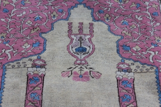 European copy of TRANSYLVANIAN PRAYER RUG
 1900 - 1925
Wool on Wool
Very good condition
Size: 196x130cm                   