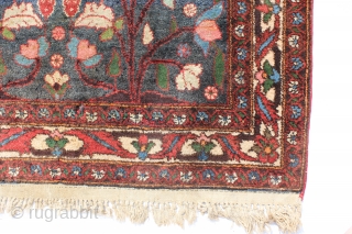   Bachtiyari late 19.century Wool knotted on cotton natural color Very good condition.
  Size: 138 x 118 cm             