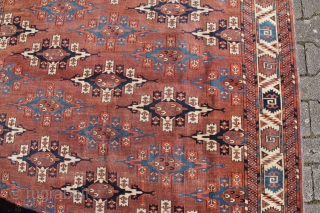 IGDIR? JOMUT? Mani Carpet Turkmenistan, ca 1880
Wool on Wool Natural Color,
Condition: Used,low pile, foundation partlly visible.
Size: 290x178cm                