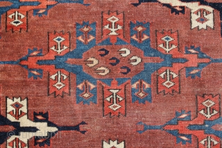 IGDIR? JOMUT? Mani Carpet Turkmenistan, ca 1880
Wool on Wool Natural Color,
Condition: Used,low pile, foundation partlly visible.
Size: 290x178cm                