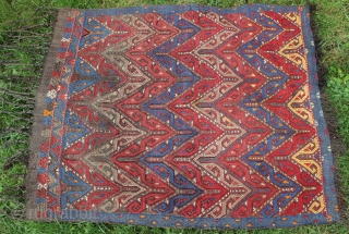 Verneh Aserbaidschan, Wool on Wool Natural color Very good condition
Size: 119x93cm 
PRICE: 250€                    