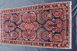 SARUGH Presia around 1920
beautiful colors, low pile
Size: 148x78cm                         