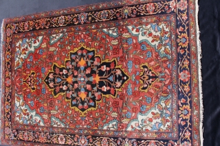 HERIS beautiful natural colors,
Very good condition according to age
Size: 152x105cm                       