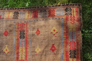 Verneh Aserbaidschan  Wool on Wool Natural color Very good condition 
Size: 118x102cm
PRICE: 250€                   