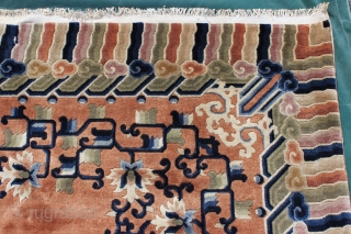 "Manchester" Peking northeast china of about 1930, high quality Manchester wool, this magnificant carpet in first class quality is convincing by very decorate design and expressiveness of colours. on the foto you  ...
