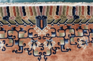 "Manchester" Peking northeast china of about 1930, high quality Manchester wool, this magnificant carpet in first class quality is convincing by very decorate design and expressiveness of colours. on the foto you  ...