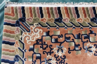 "Manchester" Peking northeast china of about 1930, high quality Manchester wool, this magnificant carpet in first class quality is convincing by very decorate design and expressiveness of colours. on the foto you  ...
